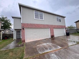 6427 Waldron Cir in Houston, TX - Building Photo