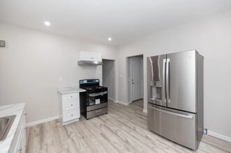 9 Englewood Ave, Unit Rooms in Worcester, MA - Building Photo - Building Photo