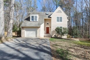 5603 Woods Walk Rd in Midlothian, VA - Building Photo