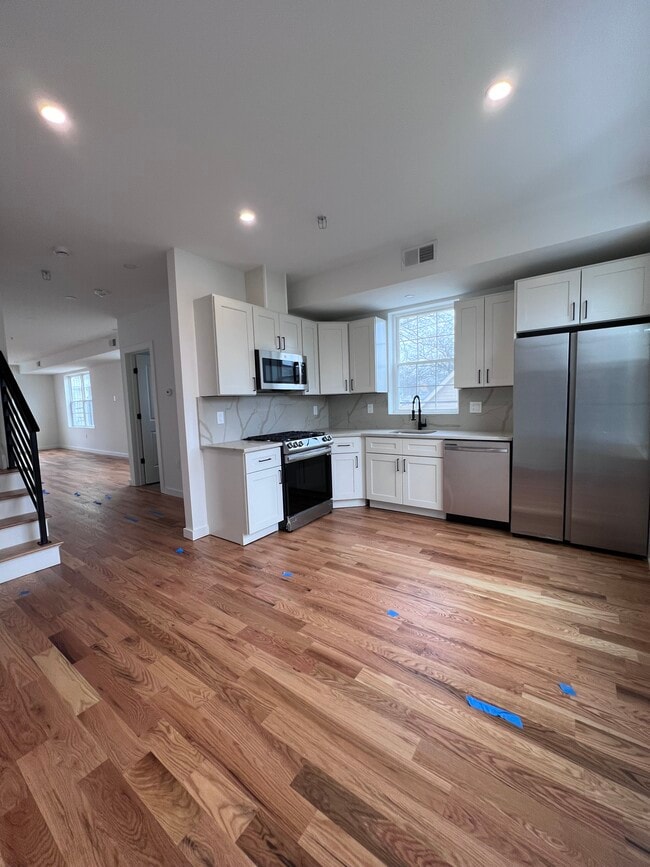 125 Broughton Ave, Unit 1, Unit 1