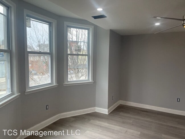231 E Girard Ave photo'