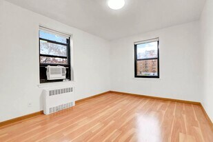 138-12 28th Rd in Queens, NY - Building Photo