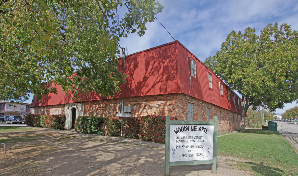 Woodvine Apartments in Denton, TX - Foto de edificio