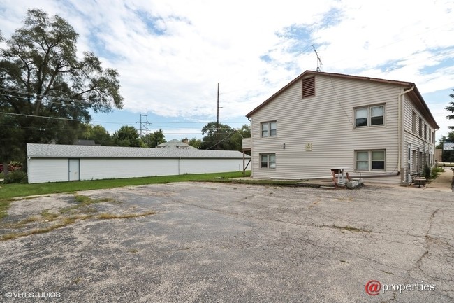 29123 N Waukegan Rd in Lake Bluff, IL - Building Photo - Building Photo