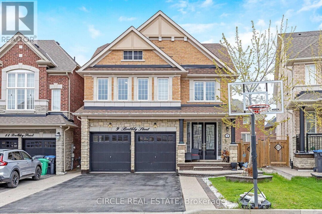 9 Brethby St in Caledon, ON - Building Photo