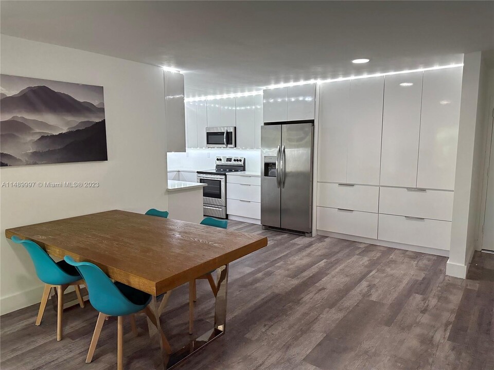 555 NE 123rd St-Unit -218-A in North Miami, FL - Building Photo