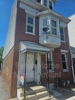 1027 E Market St in York, PA - Building Photo