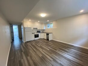 2220 Sun Valley Dr in Nanaimo, BC - Building Photo - Building Photo