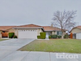 16348 Appletree Ln in Victorville, CA - Building Photo