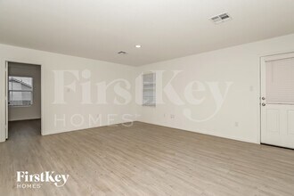 7242 Plow Run in San Antonio, TX - Foto de edificio - Building Photo