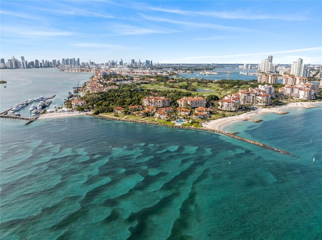 19112 Fisher Island Dr in Miami Beach, FL - Foto de edificio - Building Photo