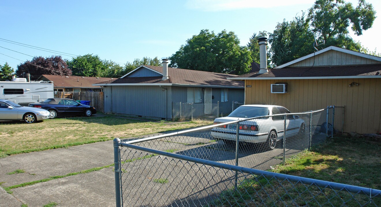 6616-6638 N Albina Ave in Portland, OR - Building Photo