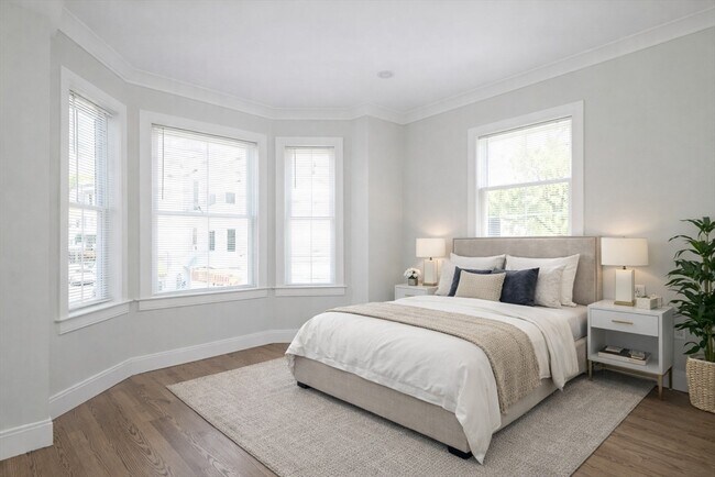 68 Day St, Unit 2 in Boston, MA - Foto de edificio - Building Photo