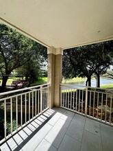 1725 Palm Cove Blvd in Delray Beach, FL - Foto de edificio - Building Photo