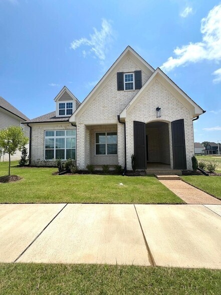 4826 Annabell Cir S in Collierville, TN - Building Photo