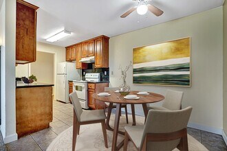 Sunhill Apartments in Hayward, CA - Building Photo - Building Photo