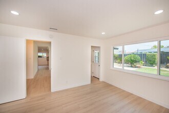2896 Baker St in Costa Mesa, CA - Building Photo - Building Photo