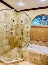 10561 NW 11th Ct in Plantation, FL - Building Photo - Building Photo