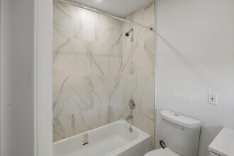 1219 NW 33rd St, Unit 2 in Miami, FL - Foto de edificio - Building Photo