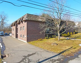 21 Dunlay St in New Britain, CT - Building Photo - Building Photo