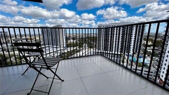 5252 NW 85th Ave in Doral, FL - Building Photo