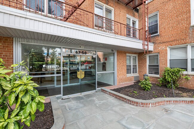 Thornton Place Owners in Forest Hills, NY - Building Photo - Building Photo