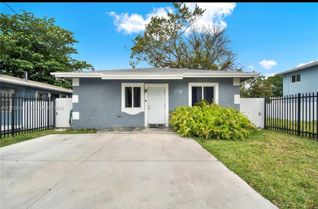 1741 NW 68th St in Miami, FL - Building Photo