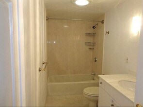 131 Coolidge Ave, Unit 112 in Watertown, MA - Building Photo - Building Photo