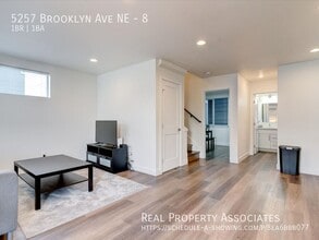 5257 Brooklyn Ave NE in Seattle, WA - Building Photo - Building Photo