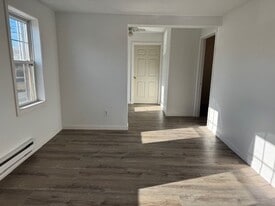 20 Ayer Rd in Shirley, MA - Building Photo