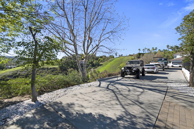 22254 Dumetz Rd in Woodland Hills, CA - Building Photo - Building Photo