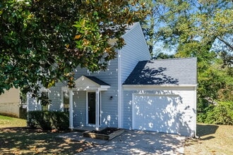 895 Highland Terrace NE in Marietta, GA - Foto de edificio - Building Photo