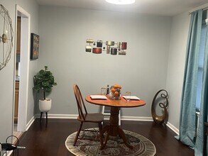 555 N Dupont Ave, Unit 94 in Nashville, TN - Foto de edificio - Building Photo