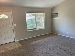 137 Zephyr Ct in Roseburg, OR - Building Photo - Building Photo