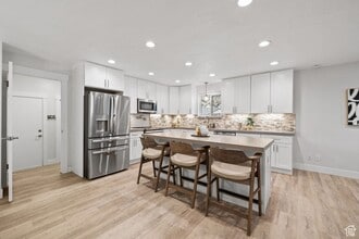 9820 Cameron Pl in Sandy, UT - Building Photo - Building Photo