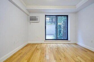 210-220 E 22nd St in New York, NY - Building Photo - Building Photo