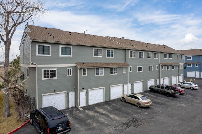 8199 Welby Rd in Denver, CO - Foto de edificio - Building Photo