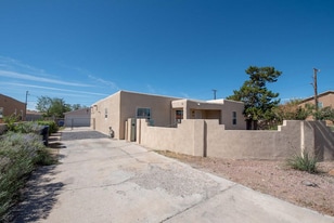 1124 La Poblana Rd NW