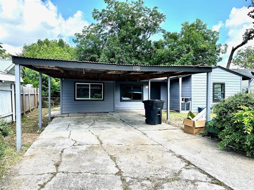 8131 Herschelwood St in Houston, TX - Building Photo