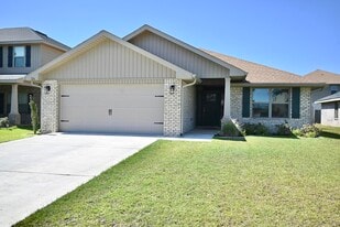 326 Keswick Ln in Crestview, FL - Building Photo