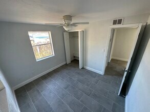 148 Holland Rd in Ormond Beach, FL - Foto de edificio - Building Photo