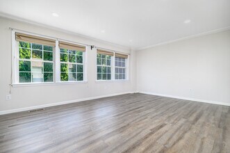 28 Woodbury Ave in Norwalk, CT - Building Photo - Building Photo