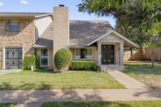 7201 Creekside Dr in Austin, TX - Building Photo - Building Photo