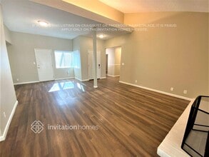 13427 Almetz St in Los Angeles, CA - Foto de edificio - Building Photo