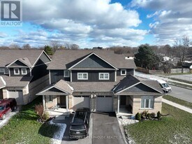 11 Manhattan Ct. in St Catharines, ON - Building Photo