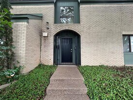 2641 McCart Ave in Fort Worth, TX - Building Photo