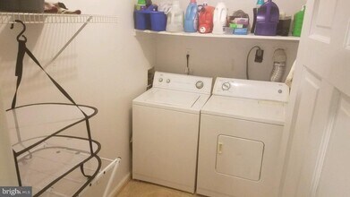 12226 Tall Pines Ct in Fairfax, VA - Building Photo - Building Photo