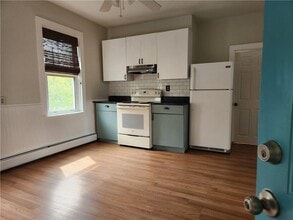 37 Prospect St in Bristol, RI - Building Photo - Building Photo