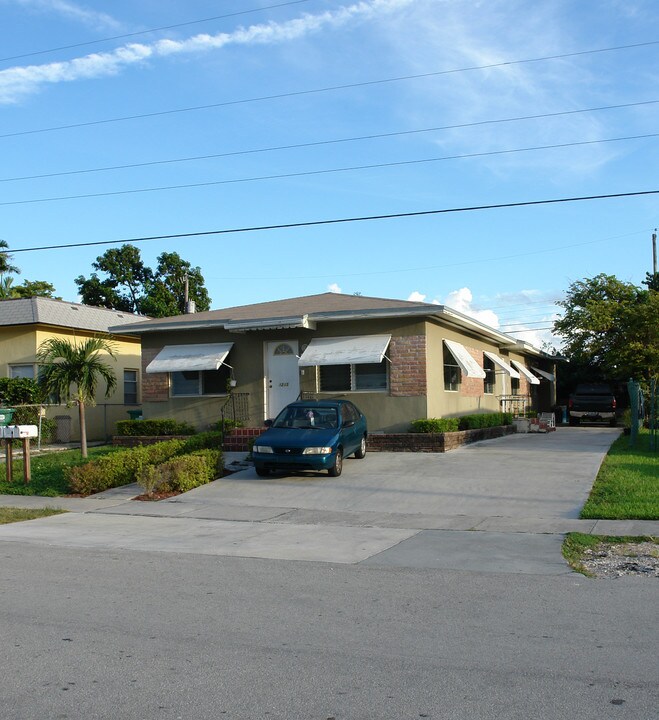 1215 NE 109th St in Miami, FL - Foto de edificio