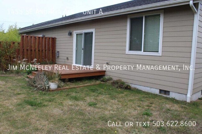 1455 SE Anchor Ave-Unit -Unit A in Warrenton, OR - Building Photo - Building Photo